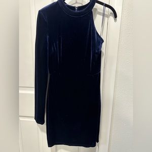 ASTR Nordstrom Navy velvet one sleeve dress